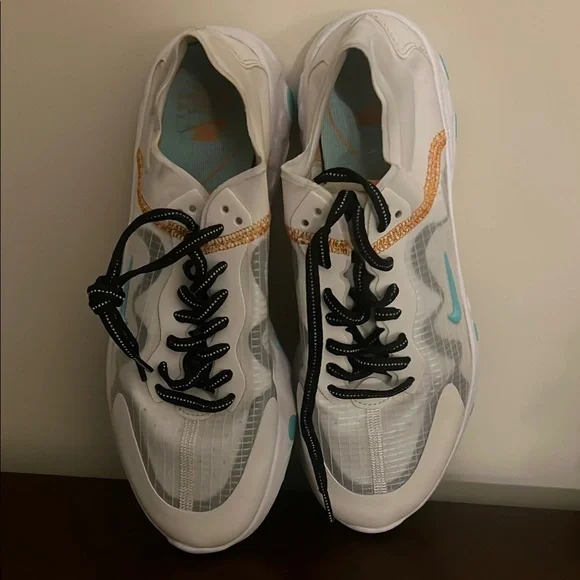 Nike White and Teal Athletic Shoes - Picture 2 of 3